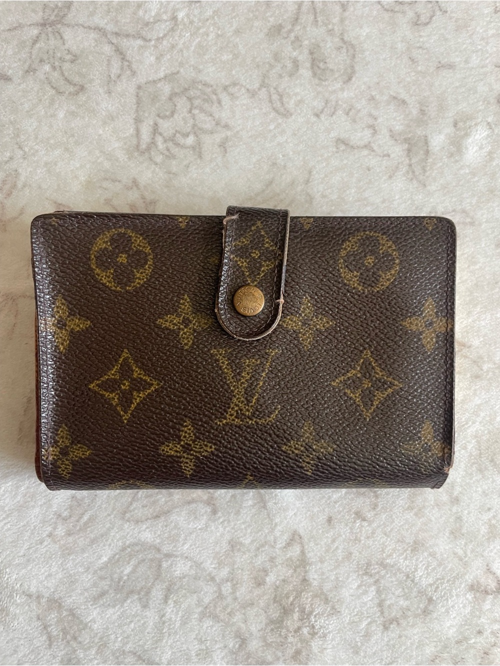 Louis Vuitton Monogram Kiss lock Wallet - with COA
